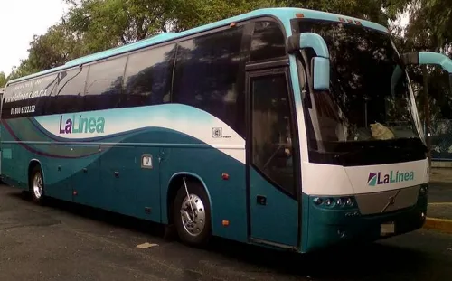 Explota artefacto en autobús de pasajeros en Uruapan