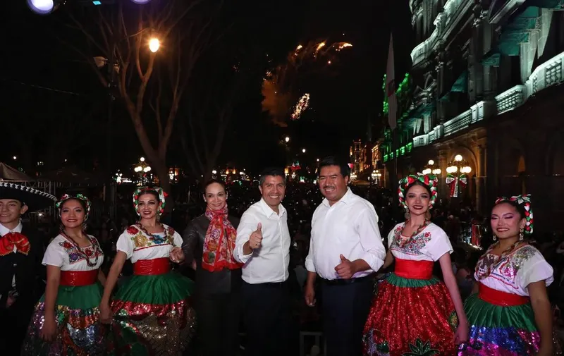 ayuntamiento-puebla-encendido-luces-fiestas-patrias