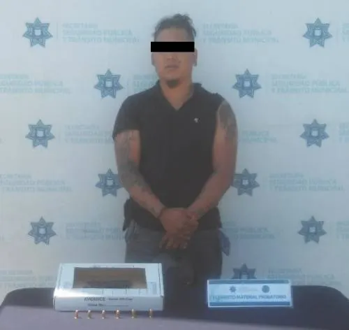 Asegura Policía Municipal un arma de fuego; hay una persona detenida