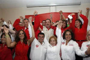 Firman candidatos a diputados por la coalición 5 de Mayo sus compromisos