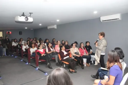 Realiza Secretaría de Igualdad Sustantiva conversatorio sobre violencia contra las mujeres