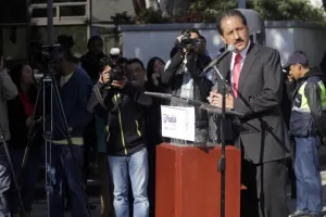 Alfonso Esparza se compromete con más vigilancia en facultades de la BUAP