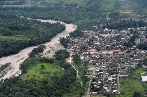 VIDEO: Van 154 muertos por avalancha en Colombia; decretan estado de calamidad
