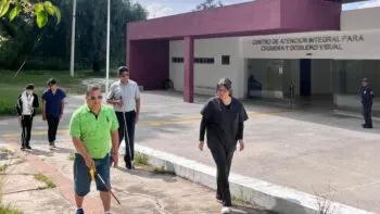 Ofrece SEDIF Puebla terapias a personas con ceguera y debilidad visual