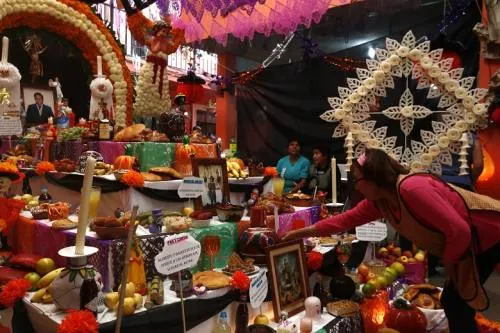 Ofrendas de Día de Muertos una tradición; productos se encarecen