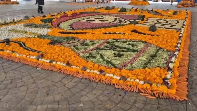 Realizan en Los Reyes de Juárez catrina monumental con frutas y verduras