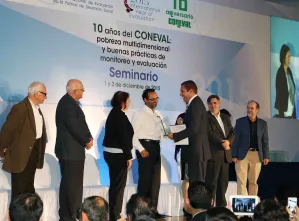 Reconoce Coneval estrategia contra la pobreza implementada en Puebla