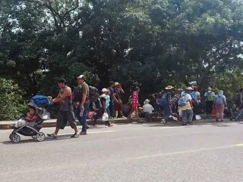 Avanza caravana de 1,500 migrantes por el Istmo de Tehuantepec