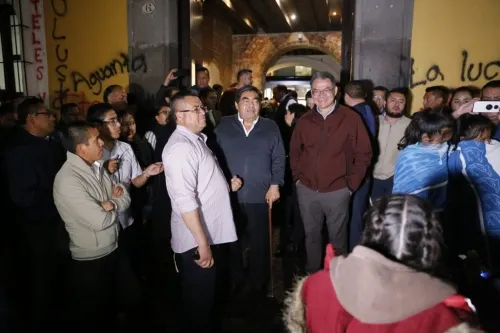 Barbosa comprometido con alumnas de Teteles
