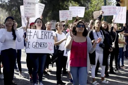 Se suma Martha Erika Alonso al llamado a frenar la violencia de género