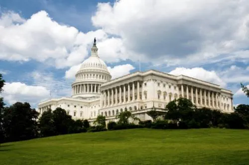 Congreso de Estados Unidos va contra reloj para evitar parálisis del gobierno
