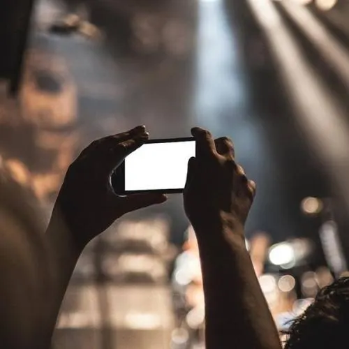 El miedo a perderse algo (FOMO) es el nuevo transtorno de moda