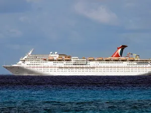 Consulado ofrece información sobre ébola a mexicanos de crucero