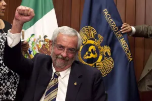 Toma protesta nuevo rector UNAM; atacará narcomenudeo