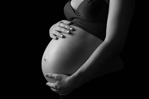 Silueta de una mujer embarazada