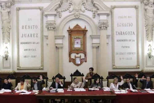 Panistas logran unanimidad en el cabildo, mientras que las iniciativas de Rivera Vivanco no