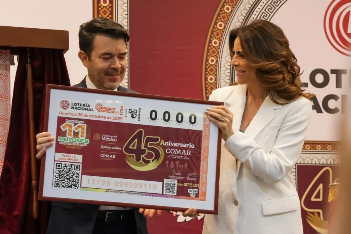 Develan billete de Lotería Nacional por los 45 años de la Comisión Mexicana de Ayuda a Refugiados