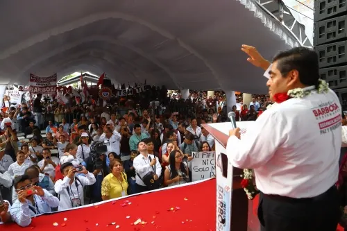 Ante miles de sus paisanos, Barbosa cierra exitosamente su campaña a la gubernatura del estado