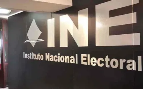 INE sanciona a Mario Delgado por propaganda alusiva a renovación de dirigencia de Morena