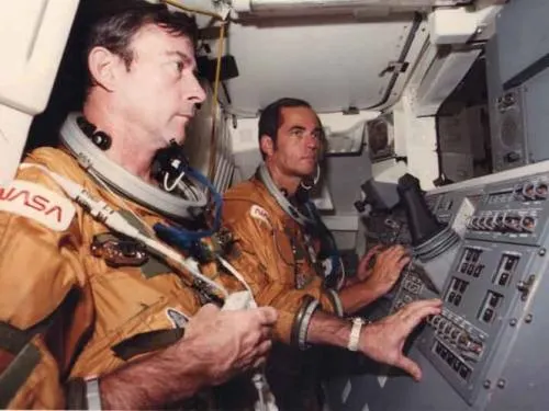 Muere el astronauta John Young, el noveno hombre en pisar la Luna