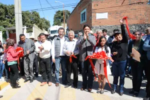 Entrega José Juan Espinosa obra en Acuexcomac