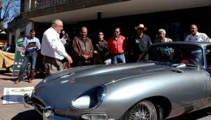 SGG inaugura la exhibición del Salón del Automóvil Antiguo