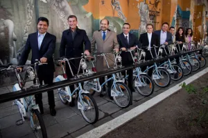 Eduardo Rivera presenta programa piloto de sistema de bicicletas públicas SmartBike