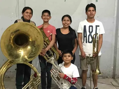 Como toda una diva, Yalitza Aparicio regresa a su tierra