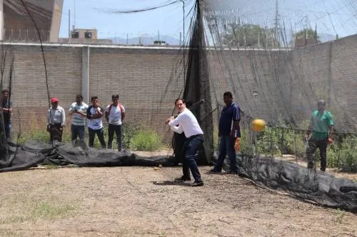 Kuri y Tepole reciben apoyo de ligas de Béisbol de Tehuacán