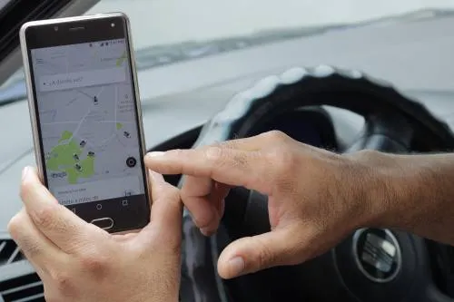 Amas de casa, jubilados y estudiantes podrán trabajar en Uber: Carrasco