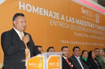 El SNTE 51 le apuesta a la revalorización docente en el día del maestro