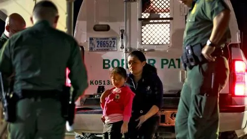 SRE debe precisar datos de 24 familias mexicanas separadas en EU : INAI