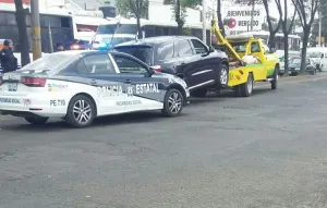Aseguran camioneta en que huyeron asaltantes