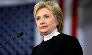 Desciende 16% apoyo de latinos de EU a Hillary Clinton