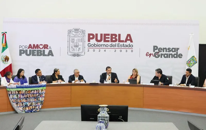 alejandro-armenta-reunion-madres-padres-buscadores