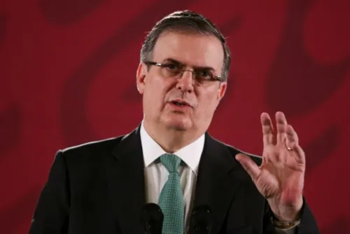 Hay dos mexicanos muertos por tiroteo en Kansas: Ebrard