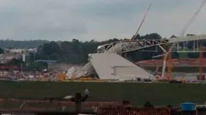 Se derrumba parte de techo de estadio mundialista; mueren al menos 3