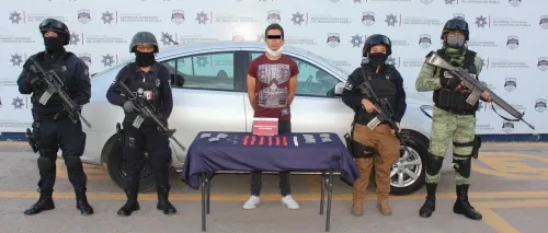 Detienen a dos hombres en posesión de posible droga