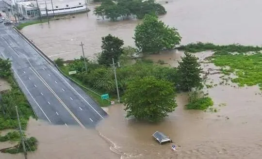 Huracán Ernesto deja sin electricidad a más de la mitad de Puerto Rico