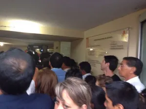 Se manifiestan priistas en el IEE para exigir piso parejo
