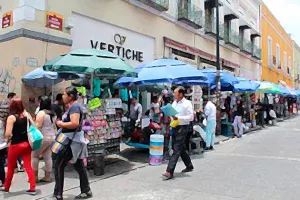 Ambulantes, sombra que lacera ventas en centro histórico