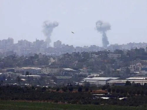 Israel bombardea Gaza, en respuesta a lanzamiento de proyectiles