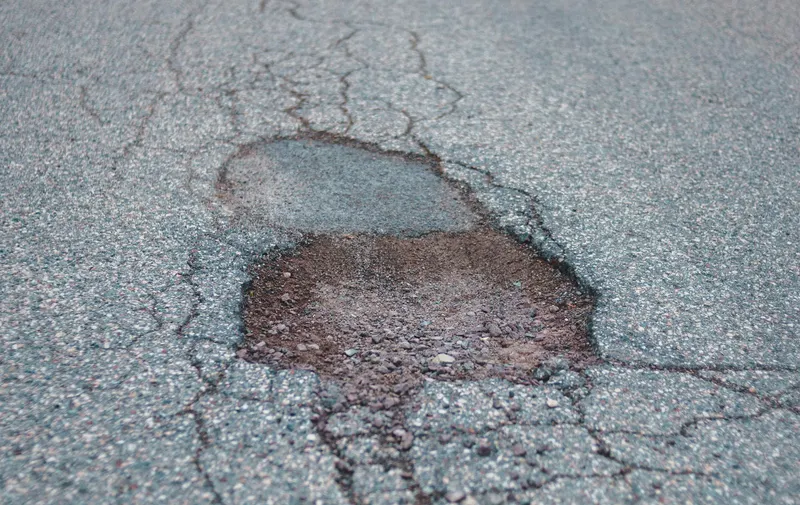 Los baches generan más contaminación: académica Ibero Puebla lo explica