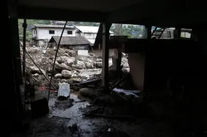 CFE avanza en el restablecimiento del servicio eléctrico en la Sierra Norte