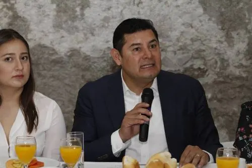 Armenta Mier da su brazo a torcer y tiende la mano a Barbosa