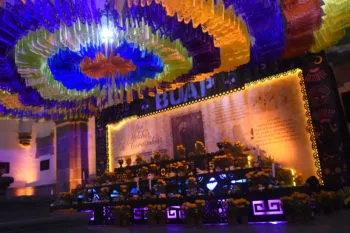 Los universitarios rinden homenaje a los muertos
