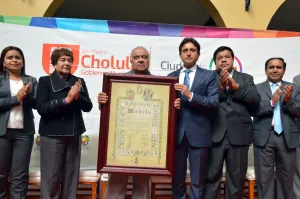 Entrega San Pedro copia de Cédula Real al padre Tapia