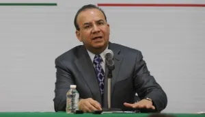 Alfonso Navarrete sufre asalto, lo despojan de reloj de 300 mil pesos