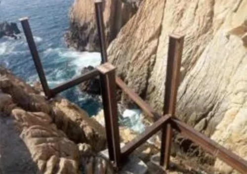 Clausuran ampliación de plataforma de clavados en La Quebrada