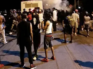 Reportan disturbios en Charlotte tras la muerte de un afroamericano